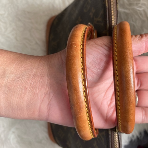 Authentic Louis Vuitton Alma - Picture 12 of 15